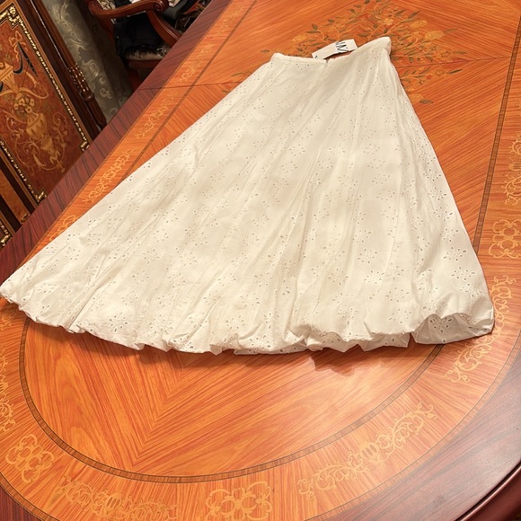 Zara embroidered 100% cotton white voluminous hem midi skirt sz.XS - Picture 13 of 16